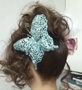 女性髪型後ろから